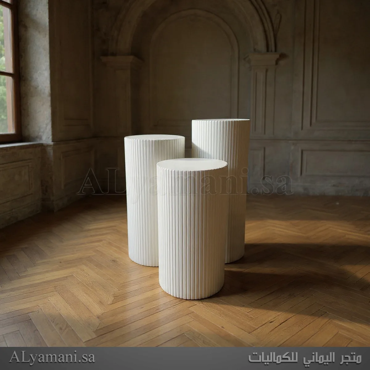 طقم طاولات وستاندات استقبال ابيض مطفي - صورة الستاندات الجانبية