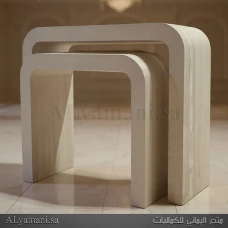 طاولة مدخل و استقبال مكونة من قطعتين متداخلة باللون البيج الفاتح الخشبي ومعتقة يدوياً بتصميم مقوس