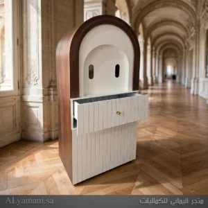 كورنر قهوة وكيترنق بني معتق يدوي بواجهة أوف وايت وشعار أكريليك ذهبي