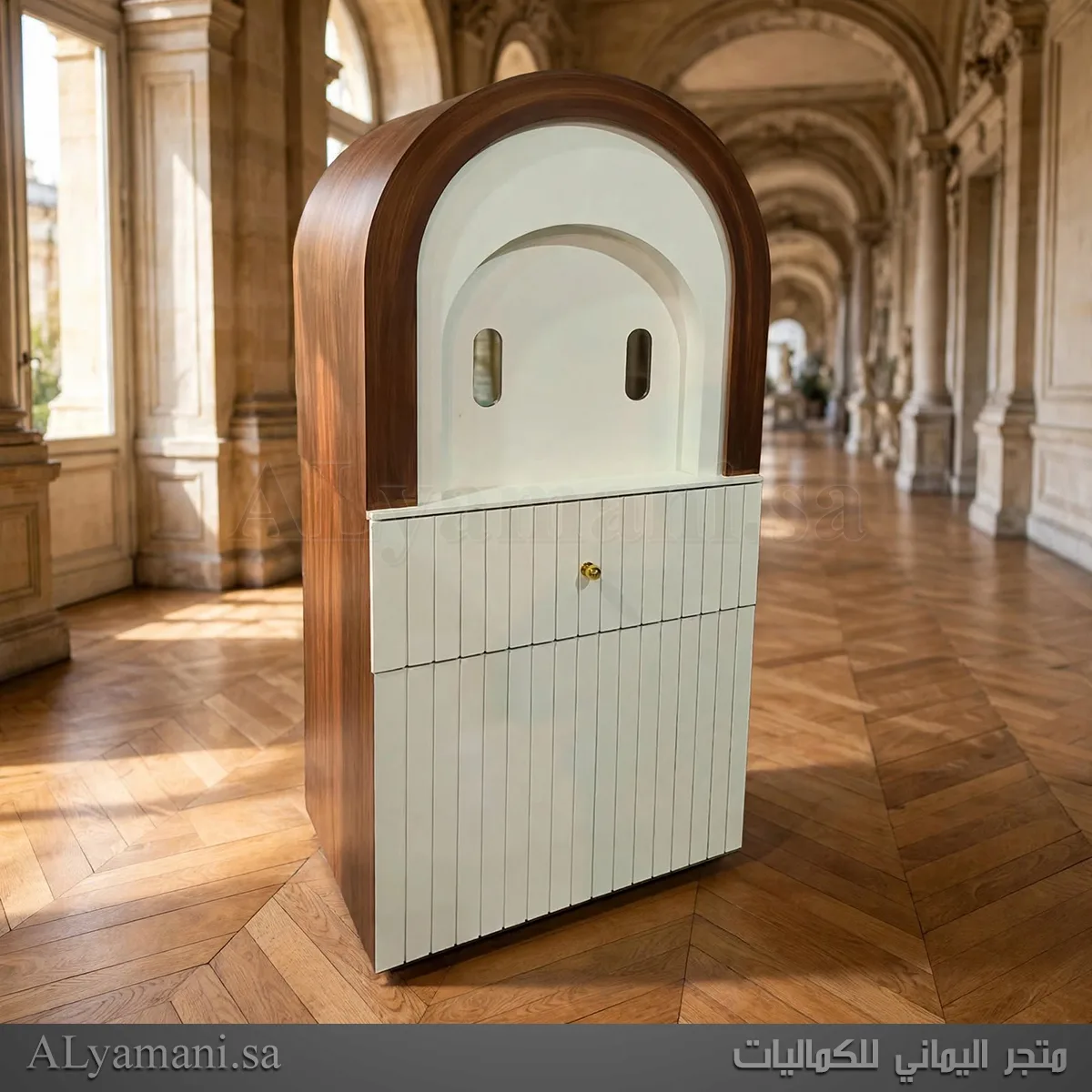 واجهة كورنر كيترنق بفتحتين لمصب ترامس القهوة وتشطيب بني معتق